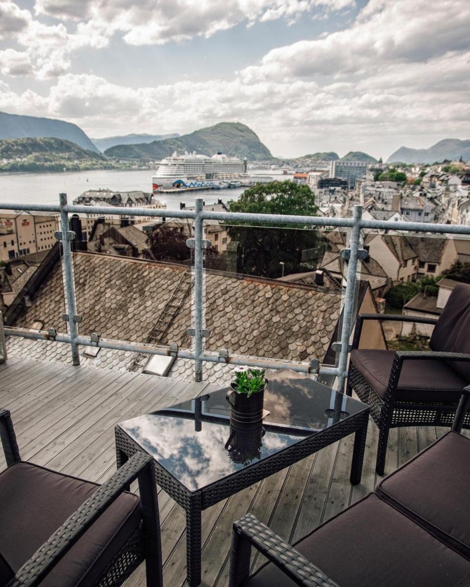 Panorama Apartment With 360 View Of The City Ålesund Esterno foto