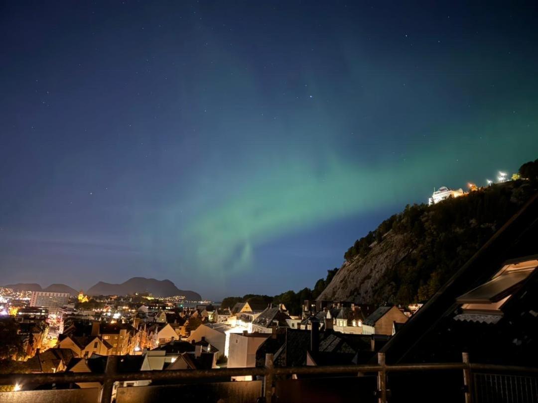 Panorama Apartment With 360 View Of The City Ålesund Esterno foto