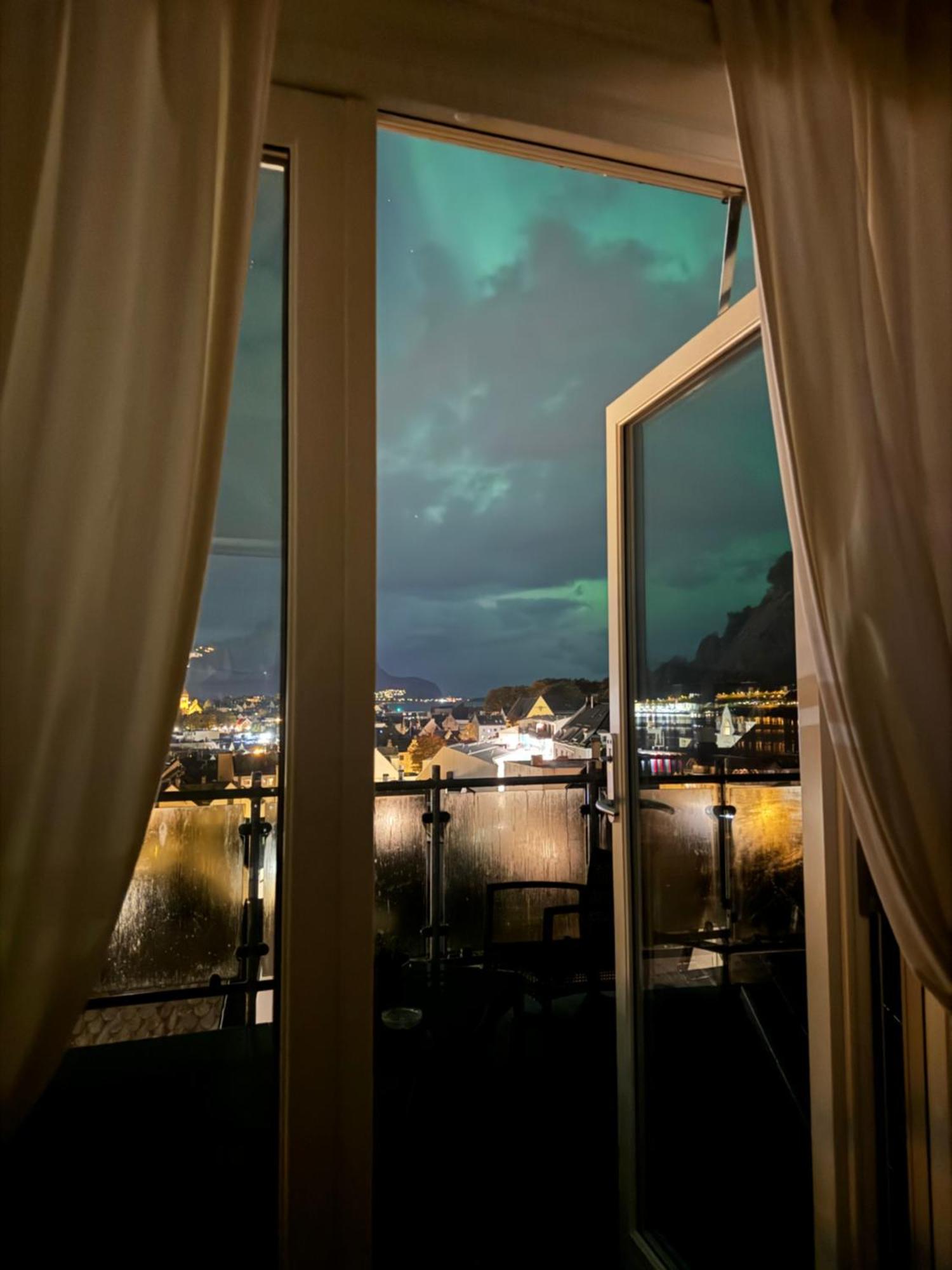 Panorama Apartment With 360 View Of The City Ålesund Esterno foto